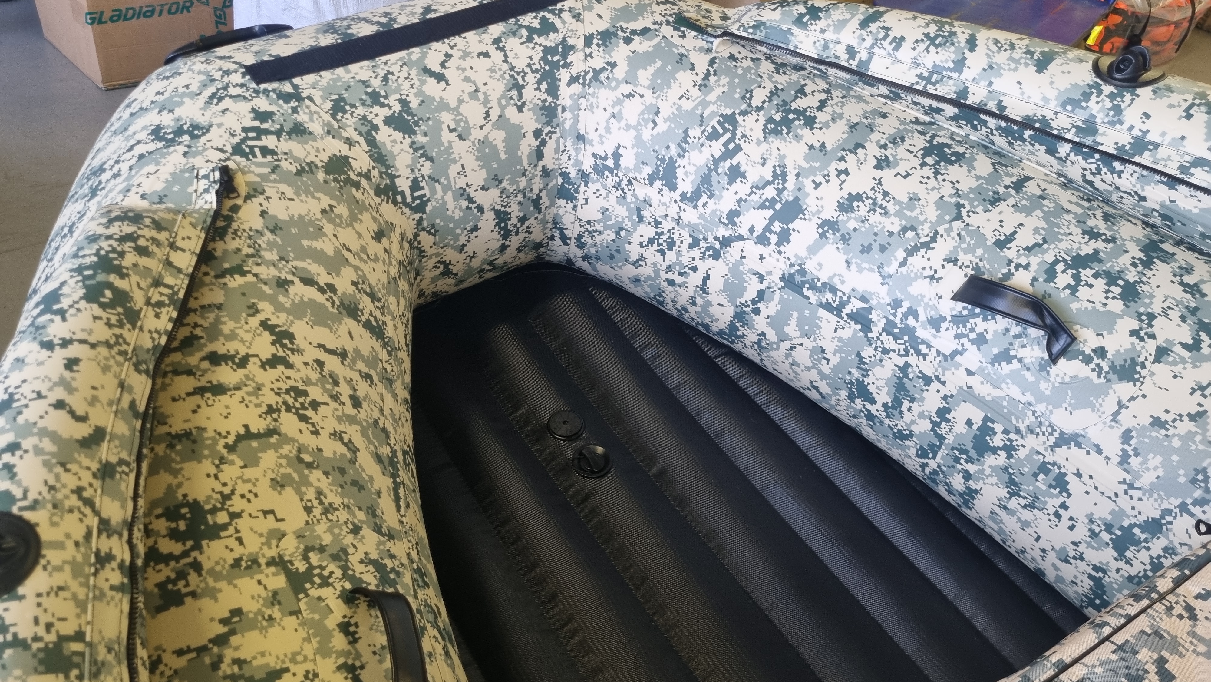 Лодка Gladiator E 450 PRO X camo
